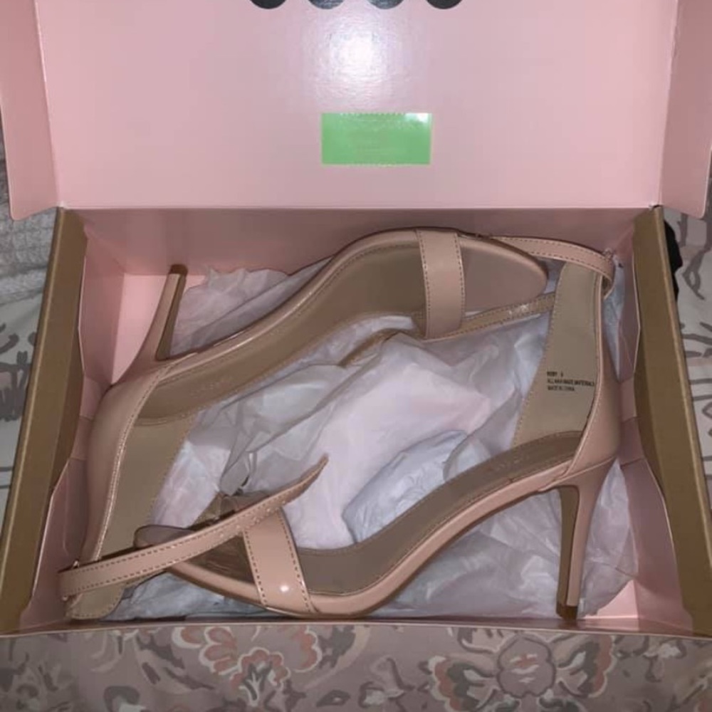 Charlotte Russe size 8 nude pump